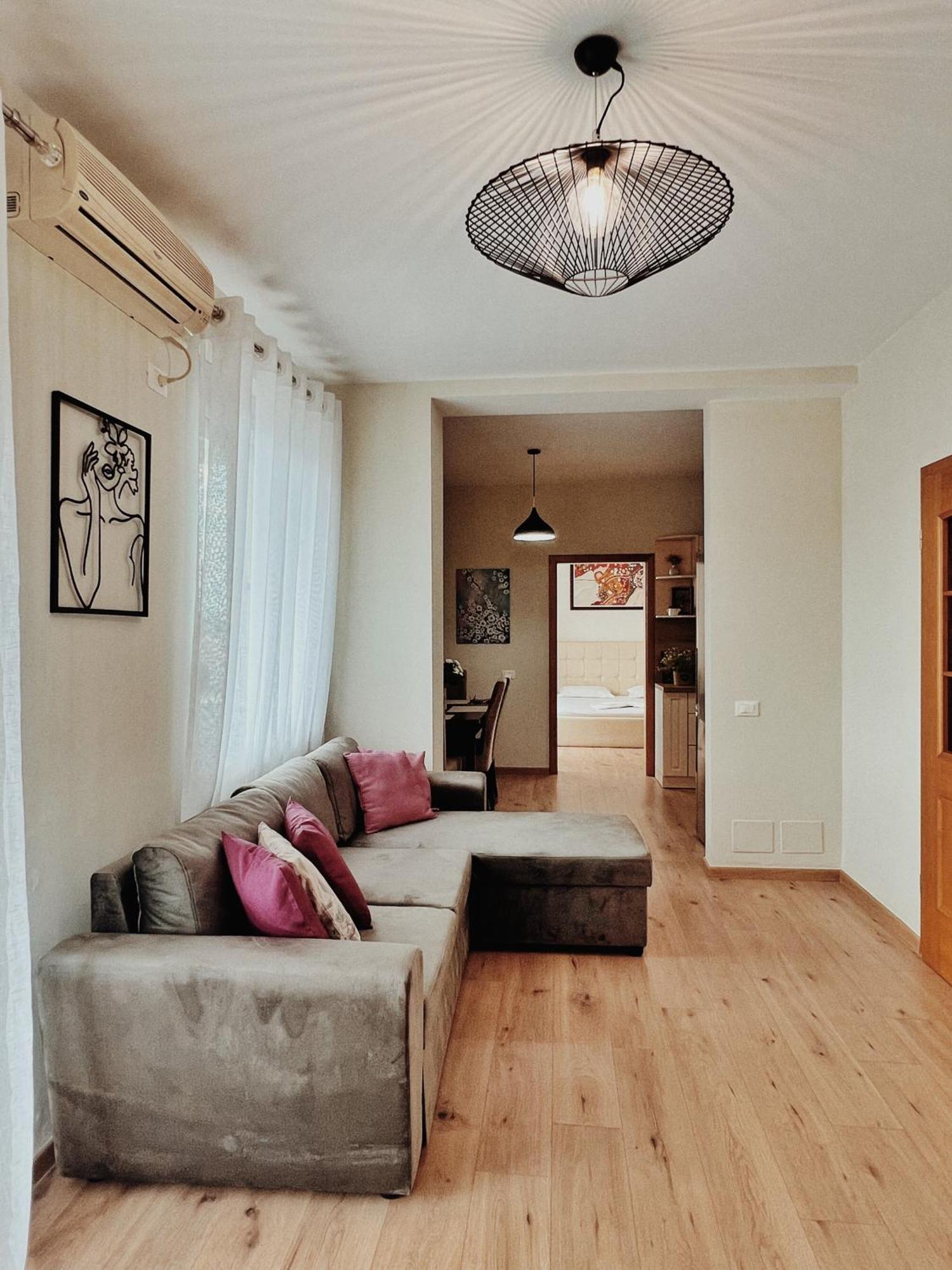 Cozy Rooftop Apartment - Your Home, Away From Home! Tirana Exteriér fotografie