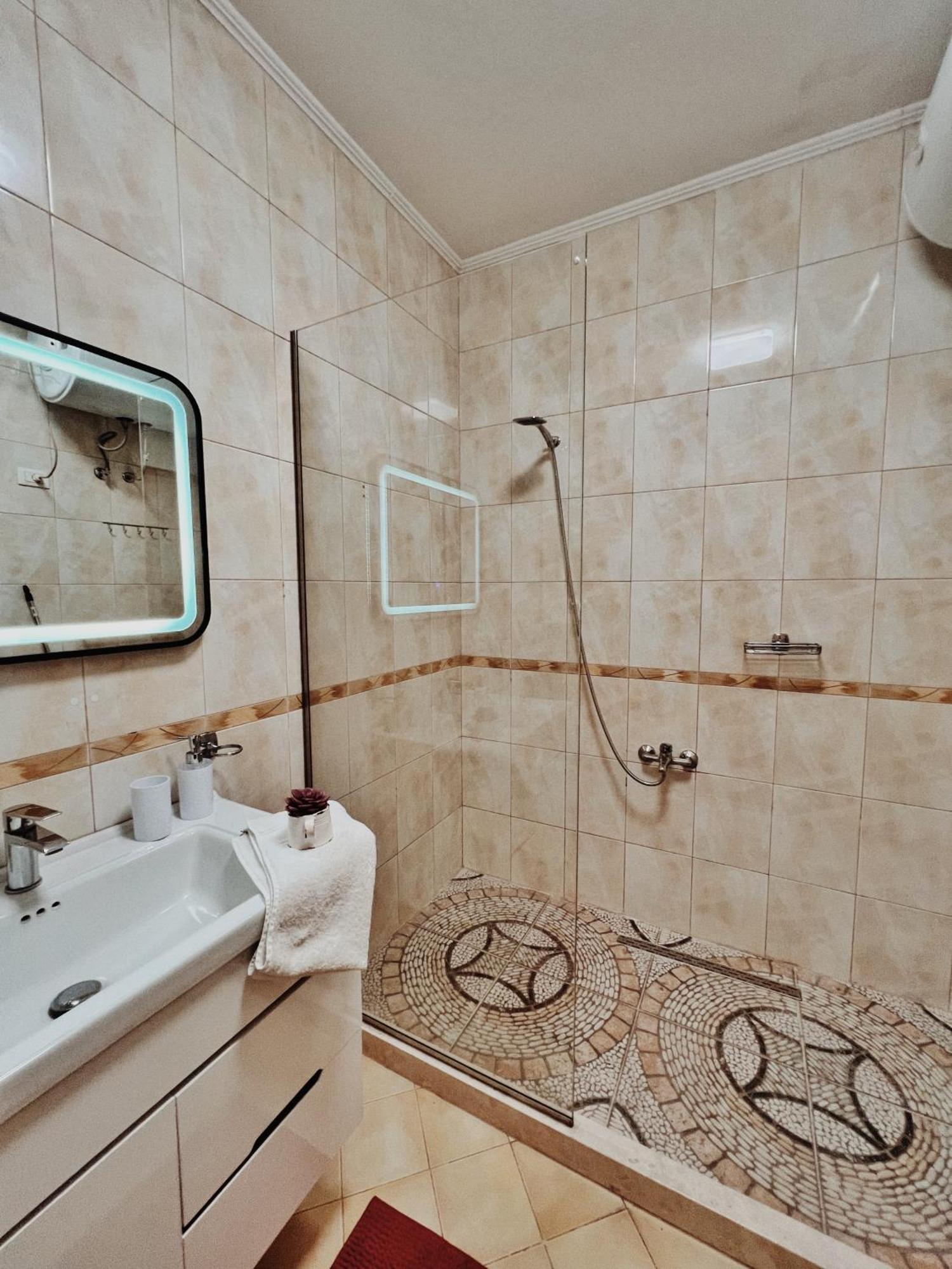 Cozy Rooftop Apartment - Your Home, Away From Home! Tirana Exteriér fotografie